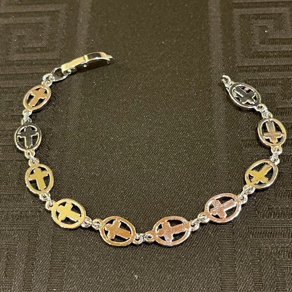👋 3/$15 Silver Natural Shell Cross Bracelet 🌈 - Picture 3 of 7